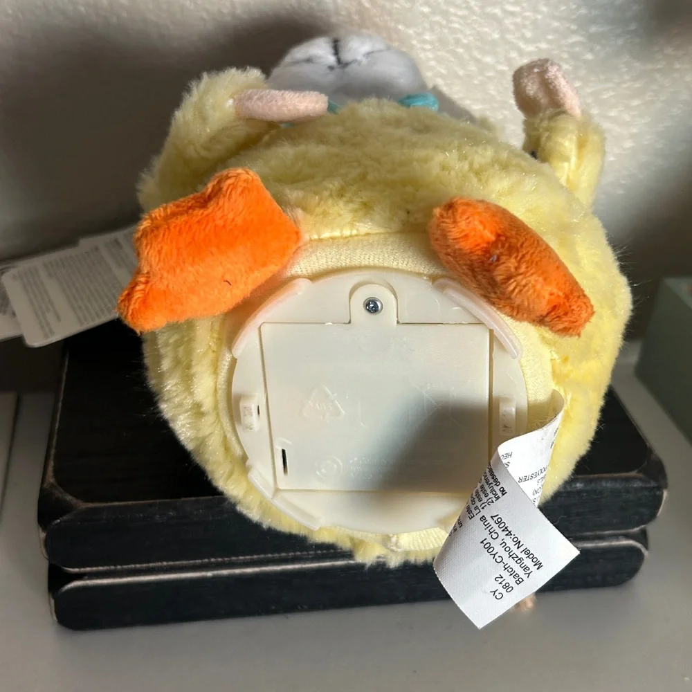 Gemmy NWTYellow and Brown dancing rapper Hamster with Blue Bow